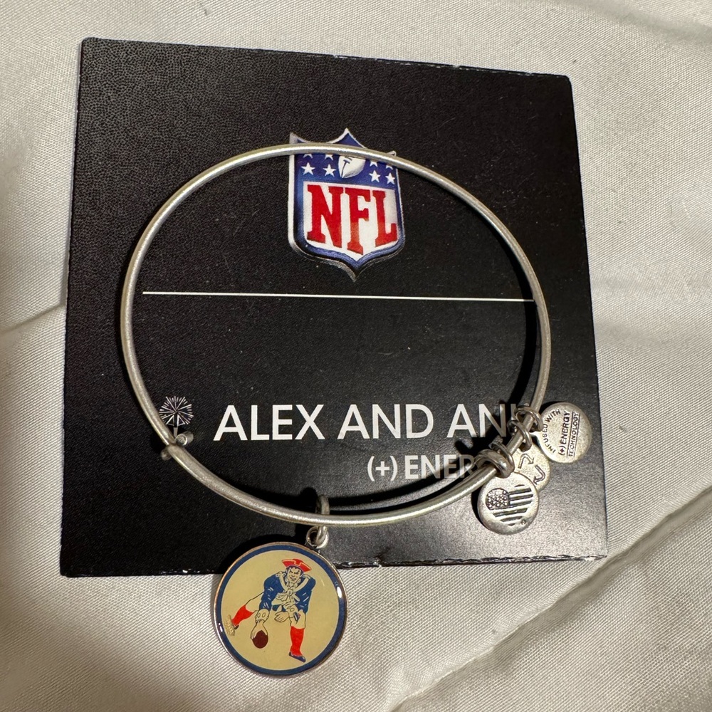 BRAND NEW - Alex and Ani vintage Patriots Bangle